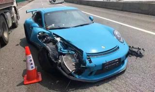 少年开保时捷上高速 少年开保时捷上高速